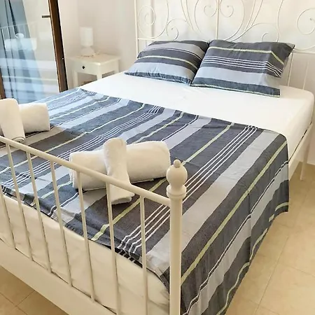 Guedin Ii Sea Side Maisonette Holiday home *